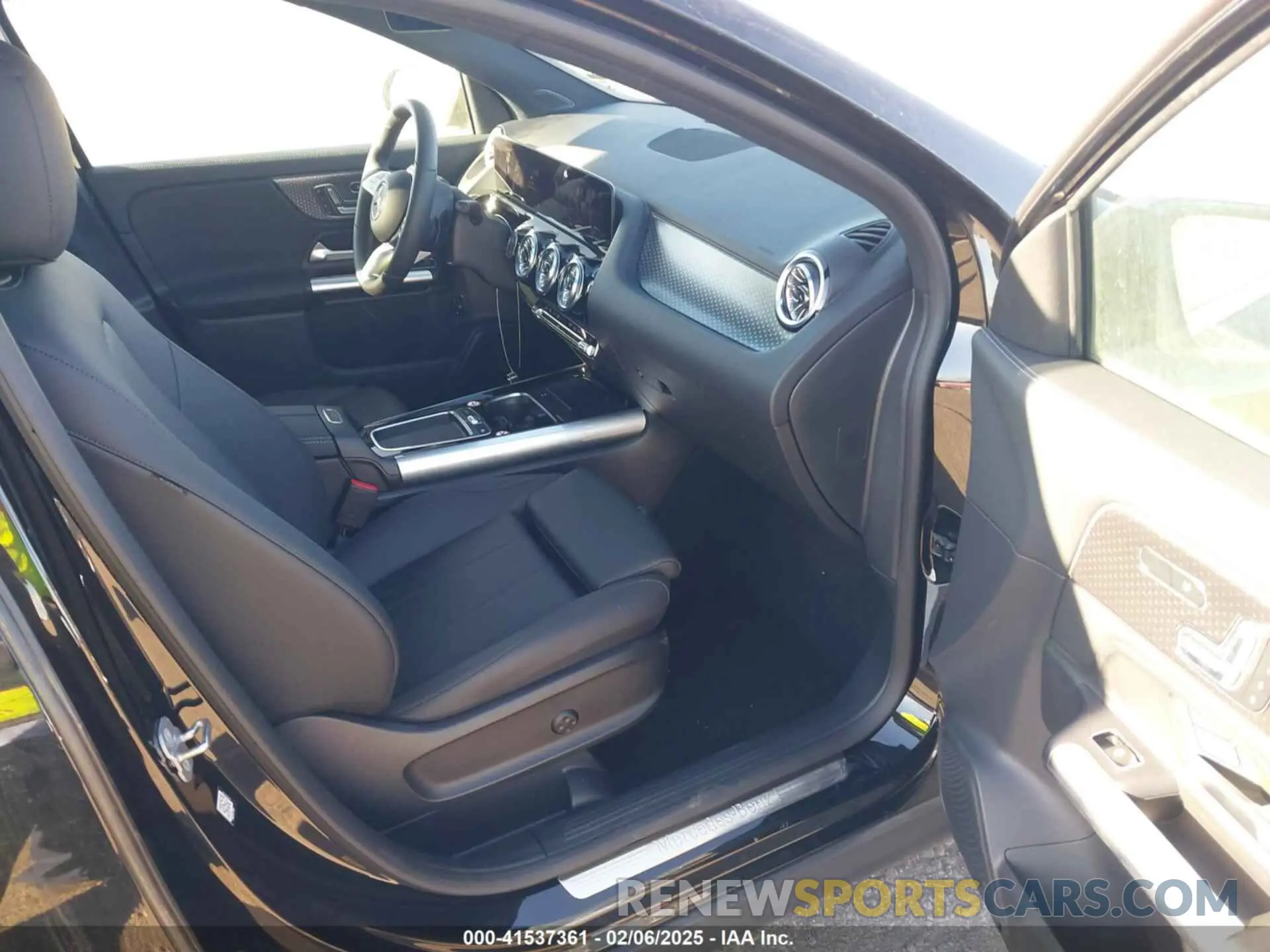 5 fotografías del automóvil dañado W1N4N4HBOSJ651134 MERCEDES-BENZ GLA 250 2025