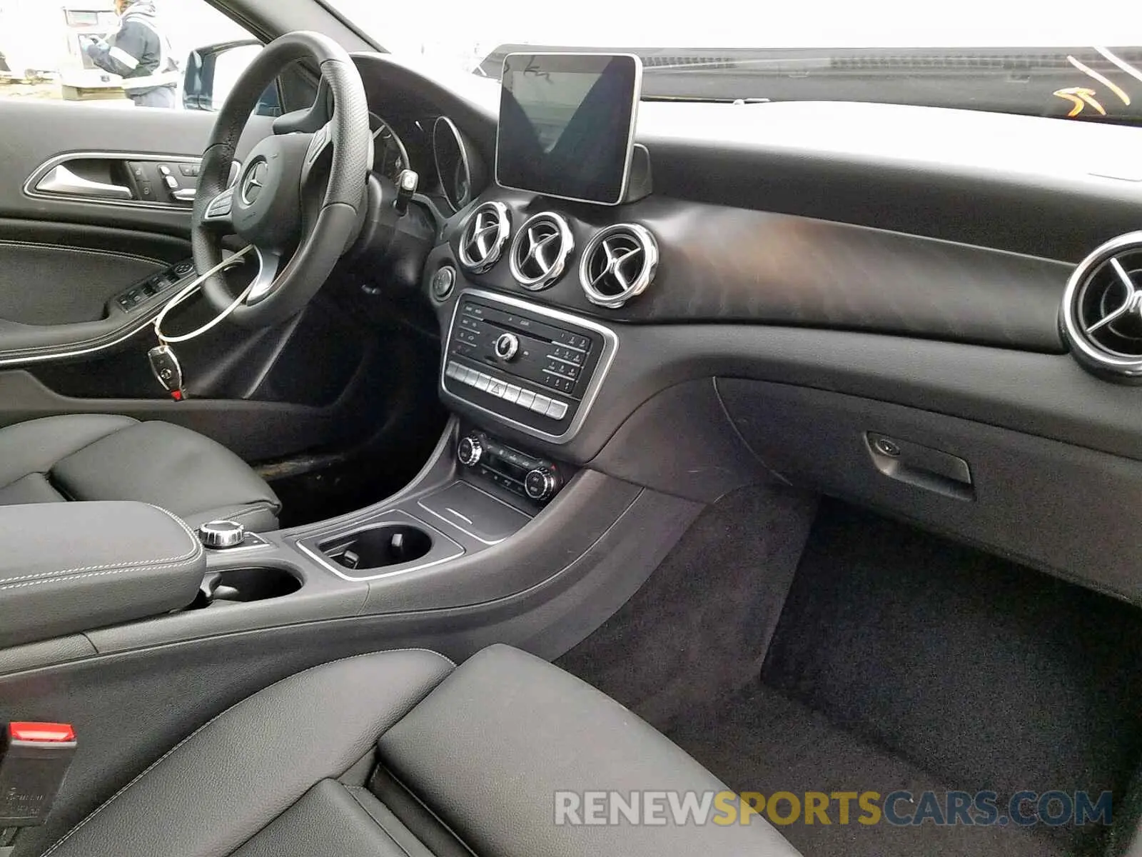 5 fotografías del automóvil dañado WDCTG4GB0KJ622371 MERCEDES-BENZ GLA 250 4M 2019