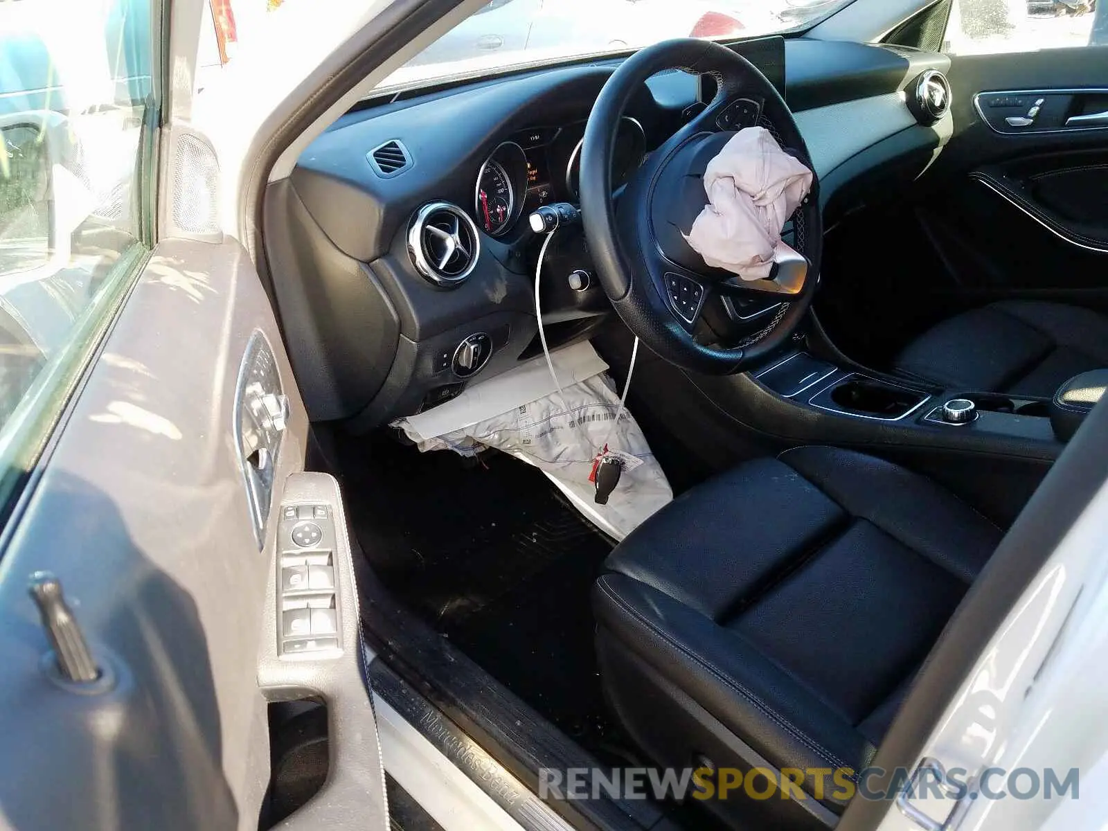 9 fotografías del automóvil dañado WDCTG4GB3KU000278 MERCEDES-BENZ GLA 250 4M 2019