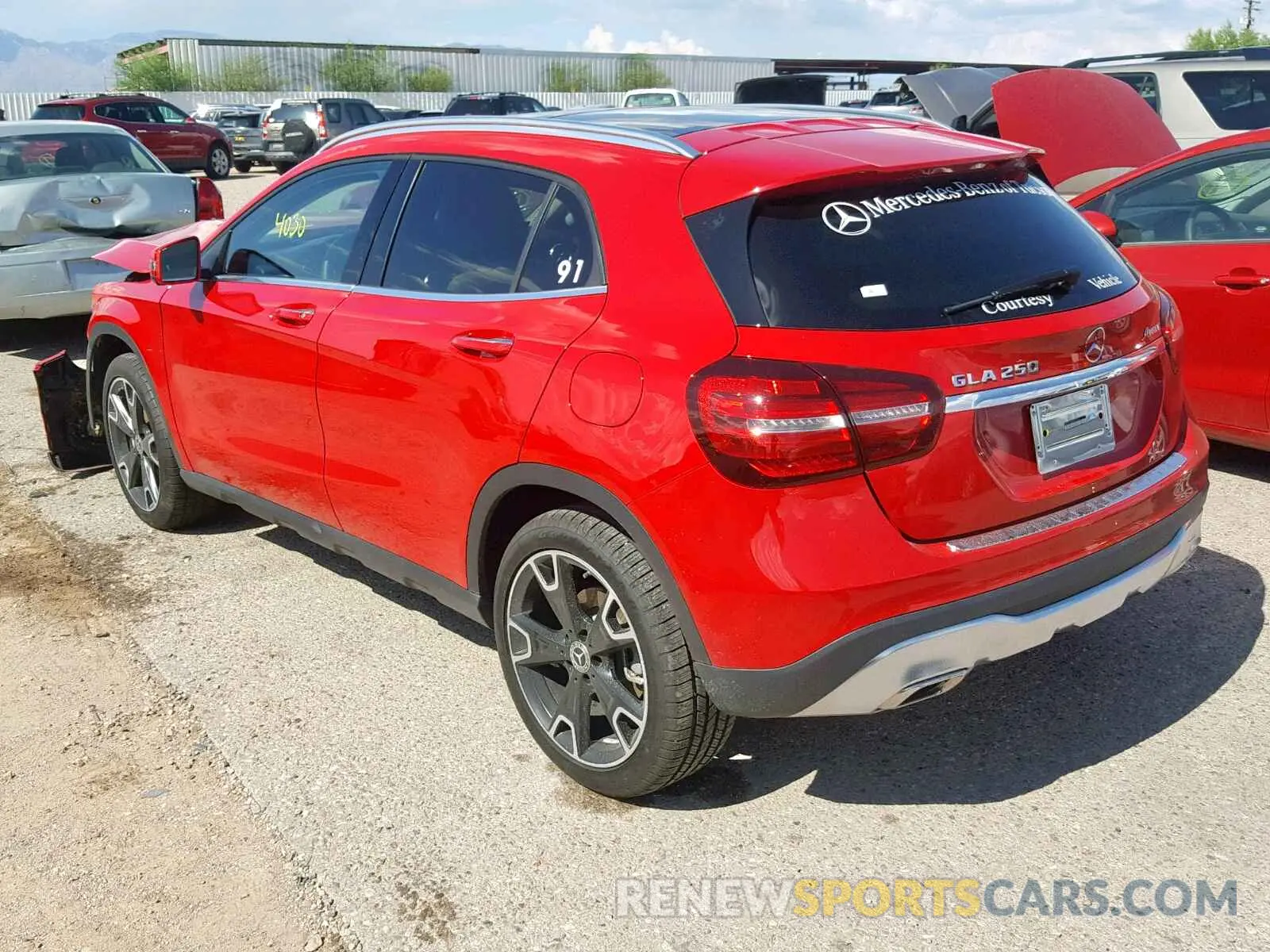 3 fotografías del automóvil dañado WDCTG4GB4KU007398 MERCEDES-BENZ GLA 250 4M 2019
