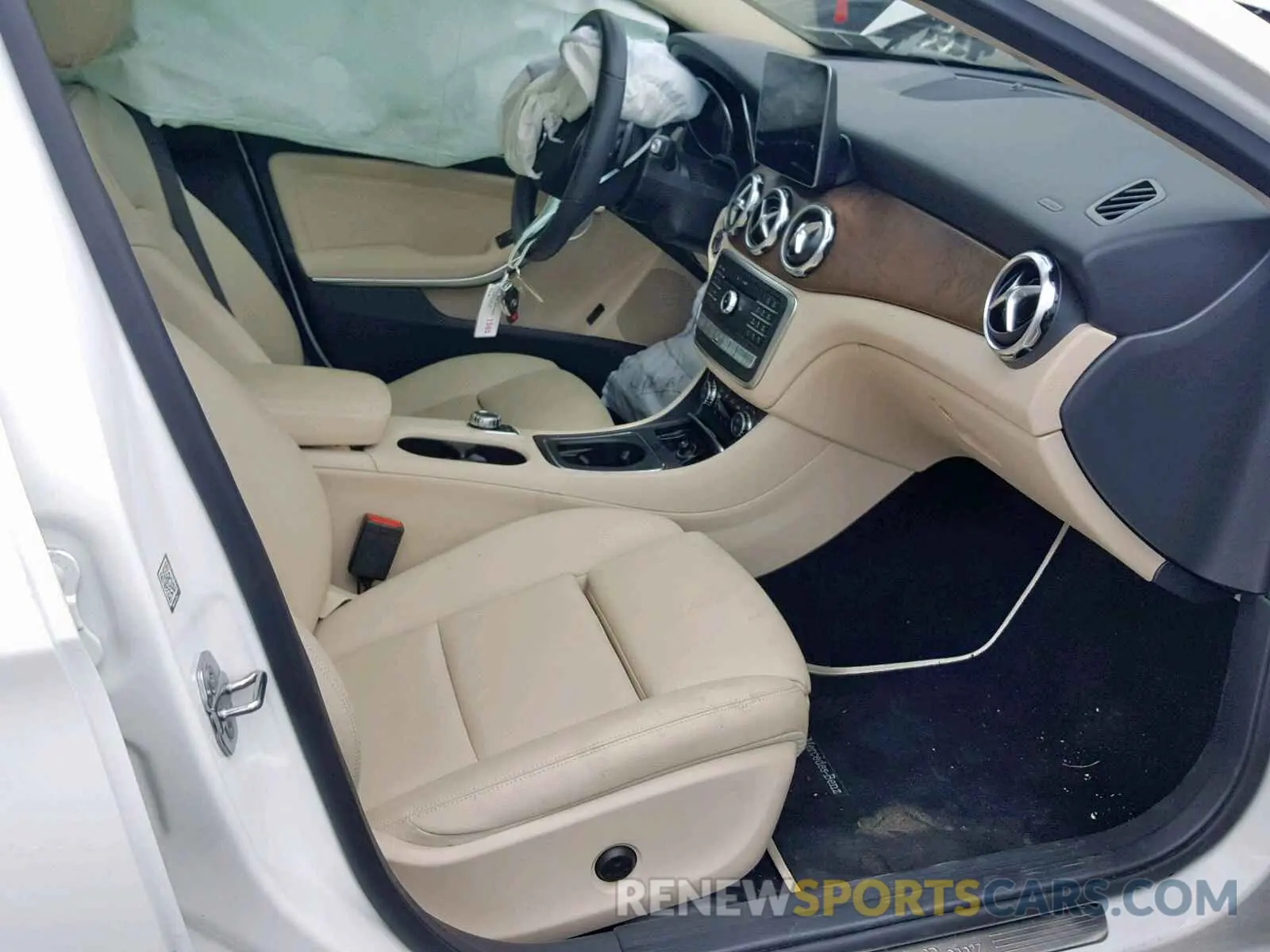 5 fotografías del automóvil dañado WDCTG4GB6KJ549832 MERCEDES-BENZ GLA 250 4M 2019