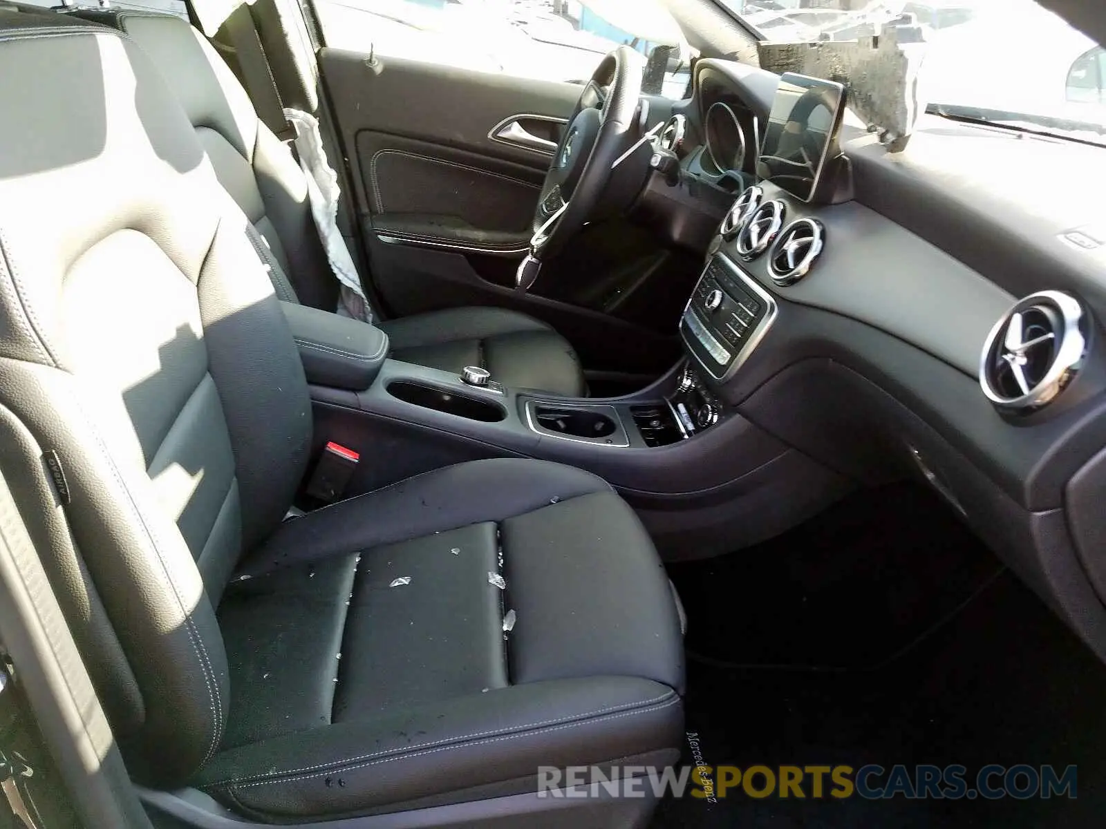 5 fotografías del automóvil dañado WDCTG4GBXKJ552118 MERCEDES-BENZ GLA 250 4M 2019