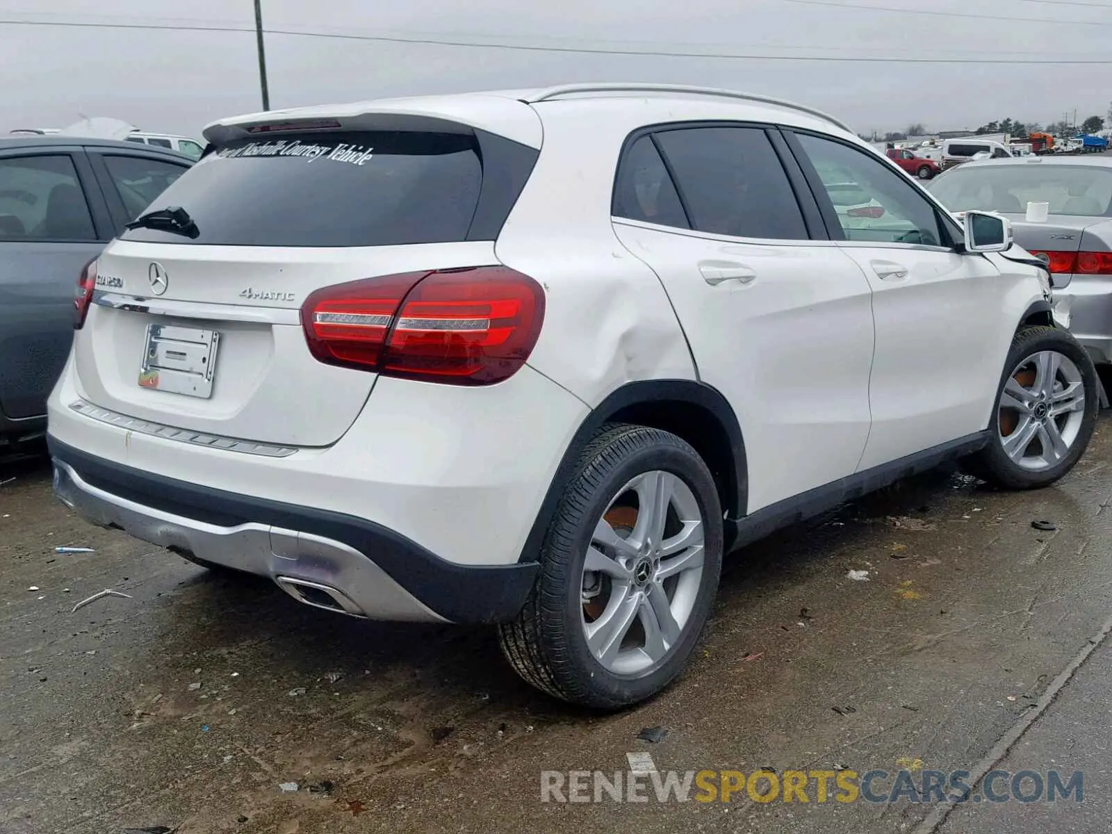 4 fotografías del automóvil dañado WDCTG4GBXKU000889 MERCEDES-BENZ GLA 250 4M 2019