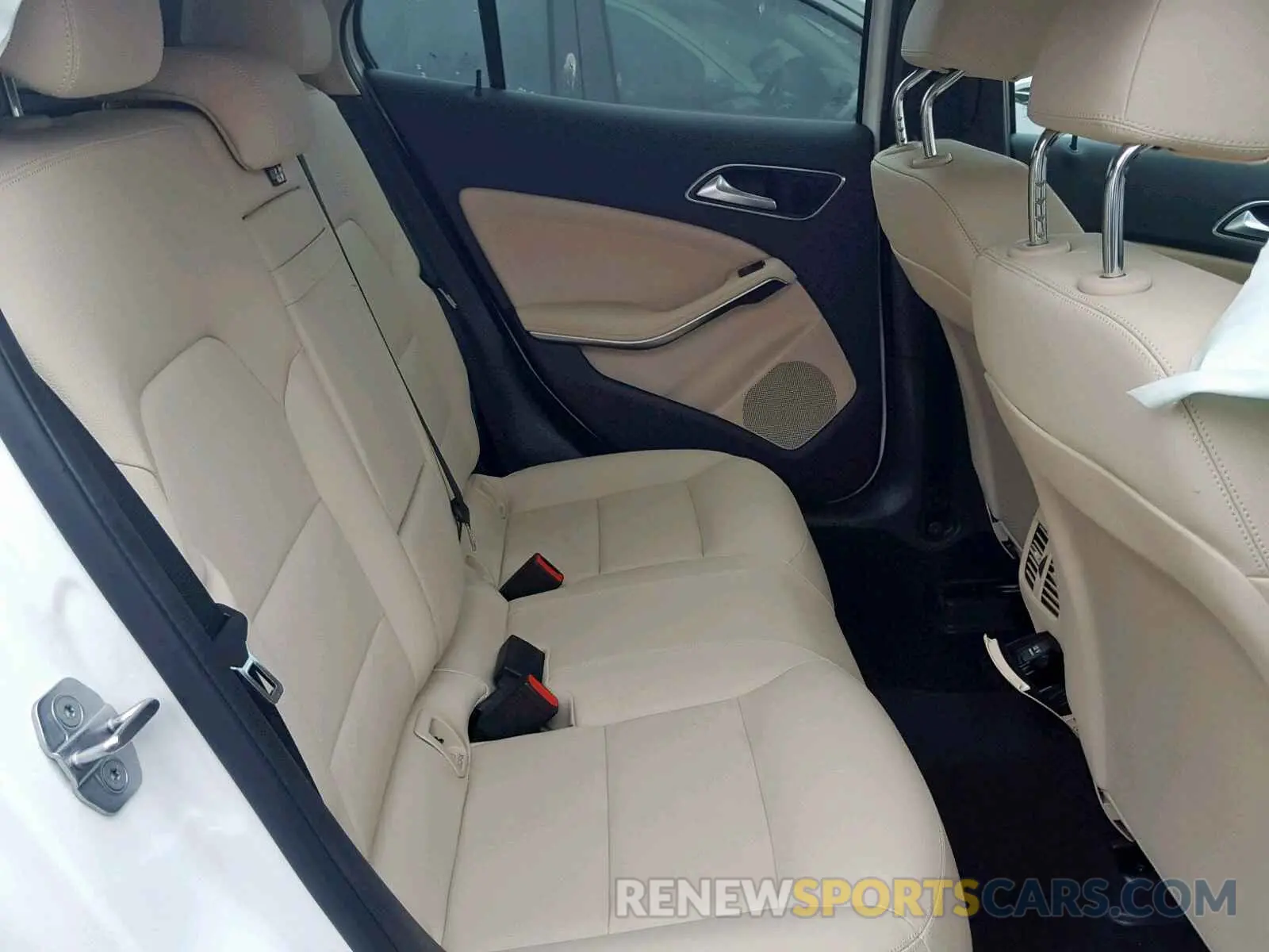 6 fotografías del automóvil dañado WDCTG4GBXKU000889 MERCEDES-BENZ GLA 250 4M 2019