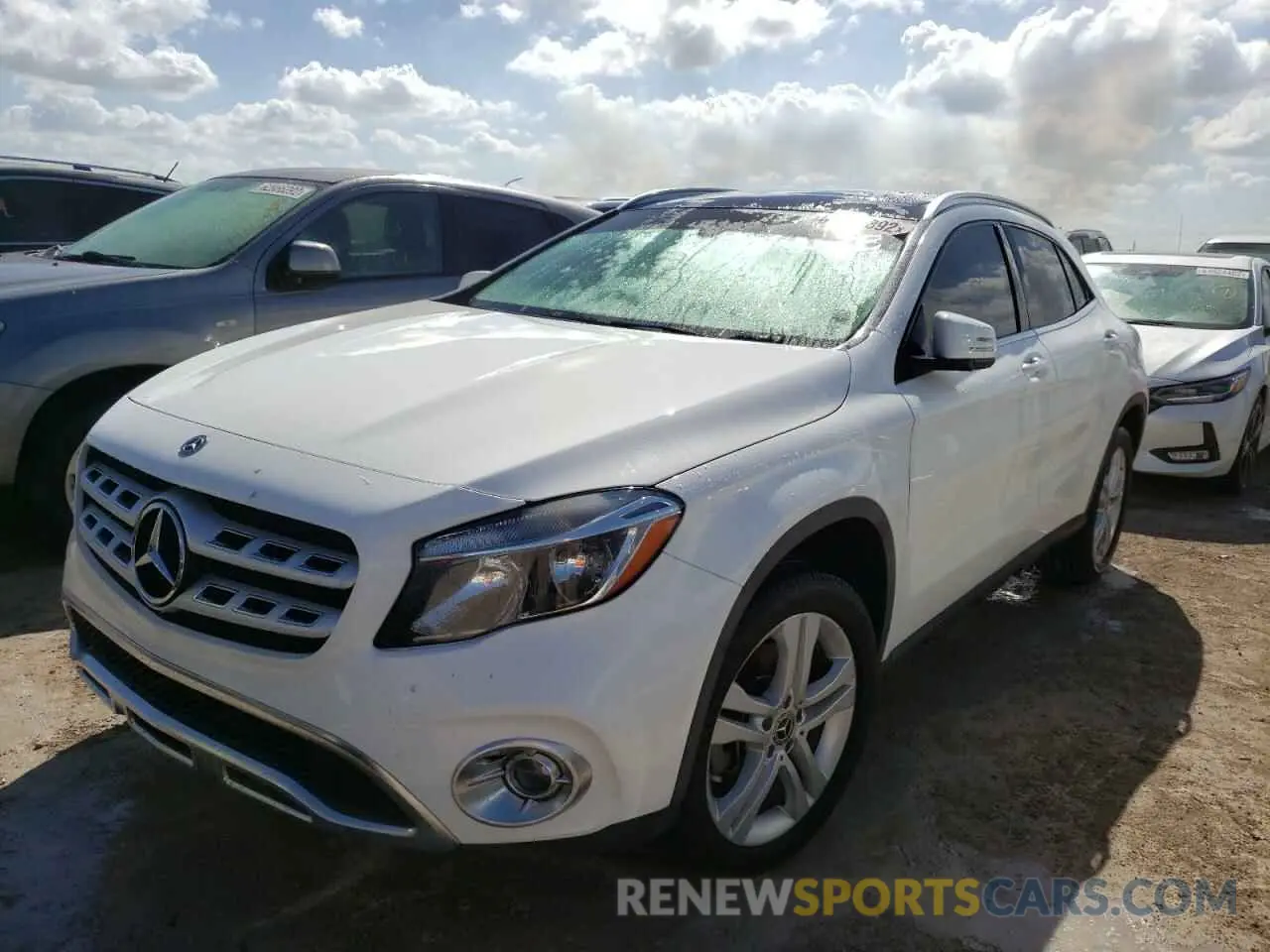 2 fotografías del automóvil dañado WDCTG4EB1KU010584 MERCEDES-BENZ GLA-CLASS 2019