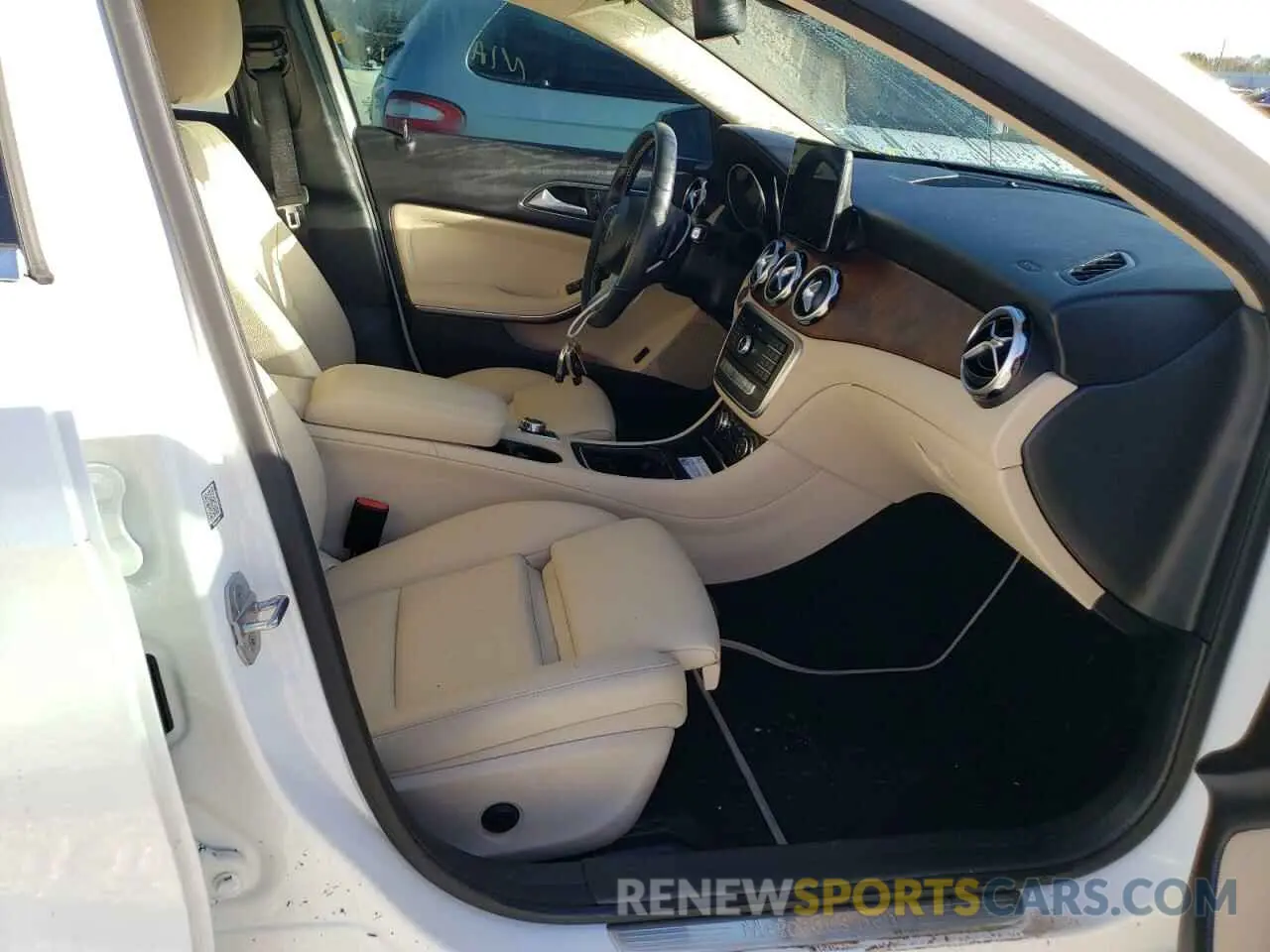 5 fotografías del automóvil dañado WDCTG4EB1KU010584 MERCEDES-BENZ GLA-CLASS 2019
