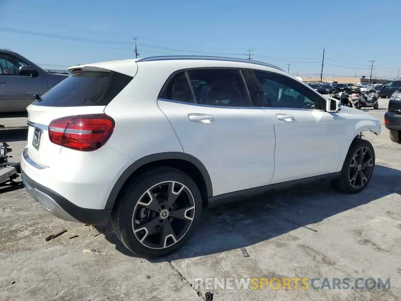 3 fotografías del automóvil dañado WDCTG4EB3KU015575 MERCEDES-BENZ GLA-CLASS 2019
