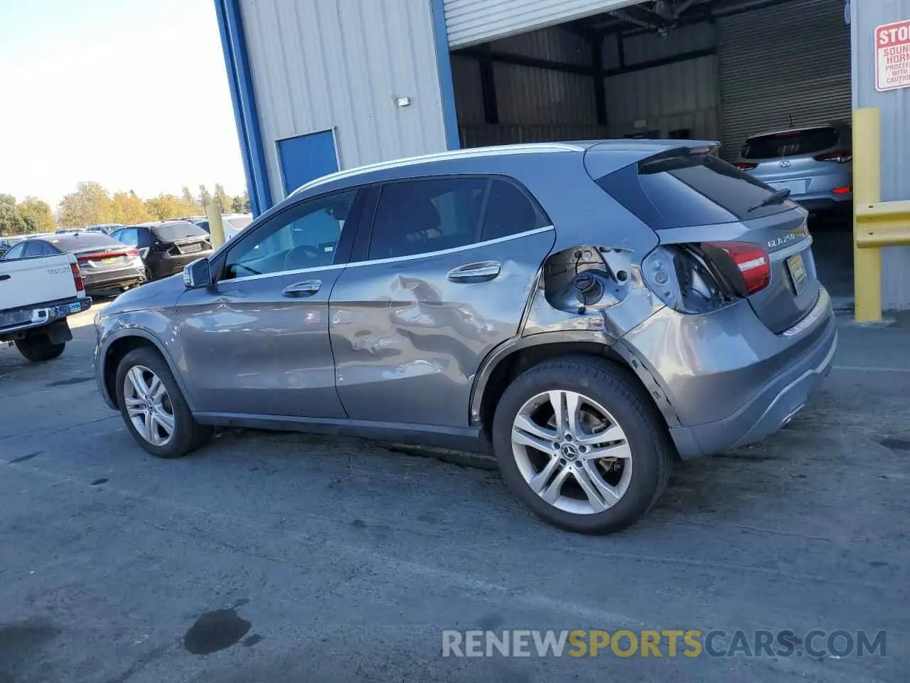 2 fotografías del automóvil dañado WDCTG4EB4KJ543210 MERCEDES-BENZ GLA-CLASS 2019