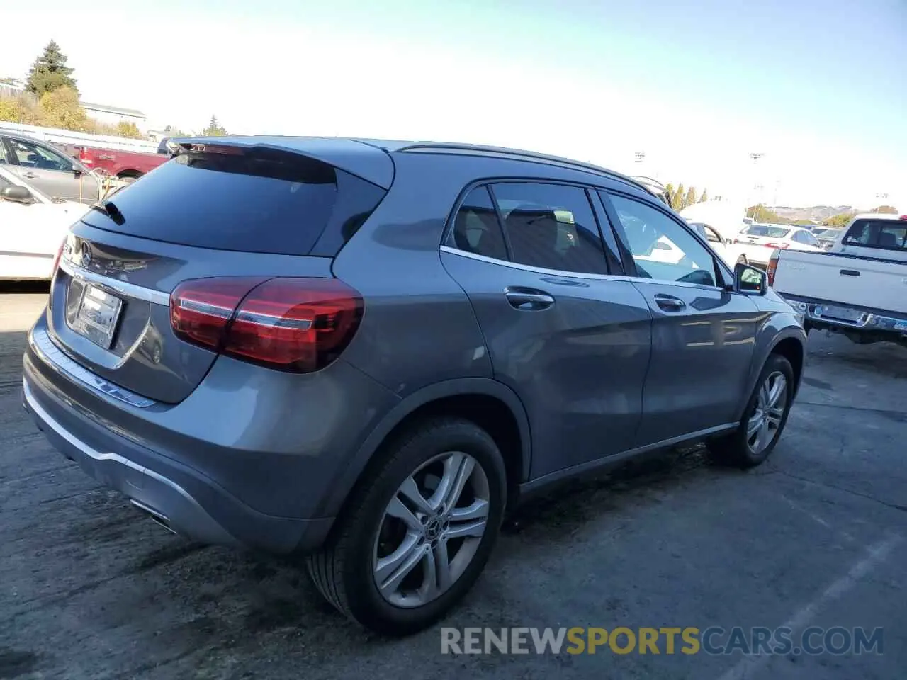 3 fotografías del automóvil dañado WDCTG4EB4KJ543210 MERCEDES-BENZ GLA-CLASS 2019