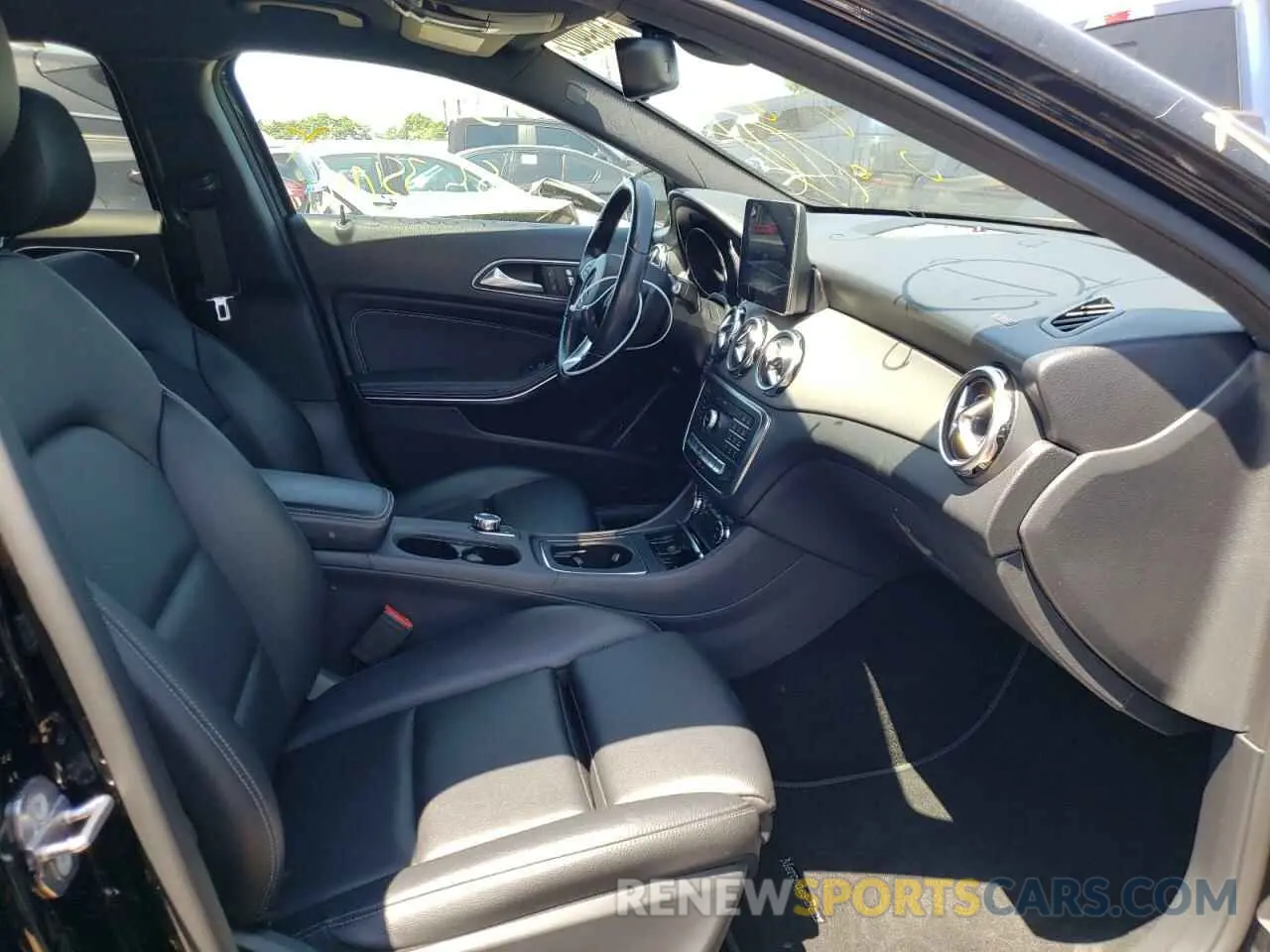 5 fotografías del automóvil dañado WDCTG4EB4KU003449 MERCEDES-BENZ GLA-CLASS 2019