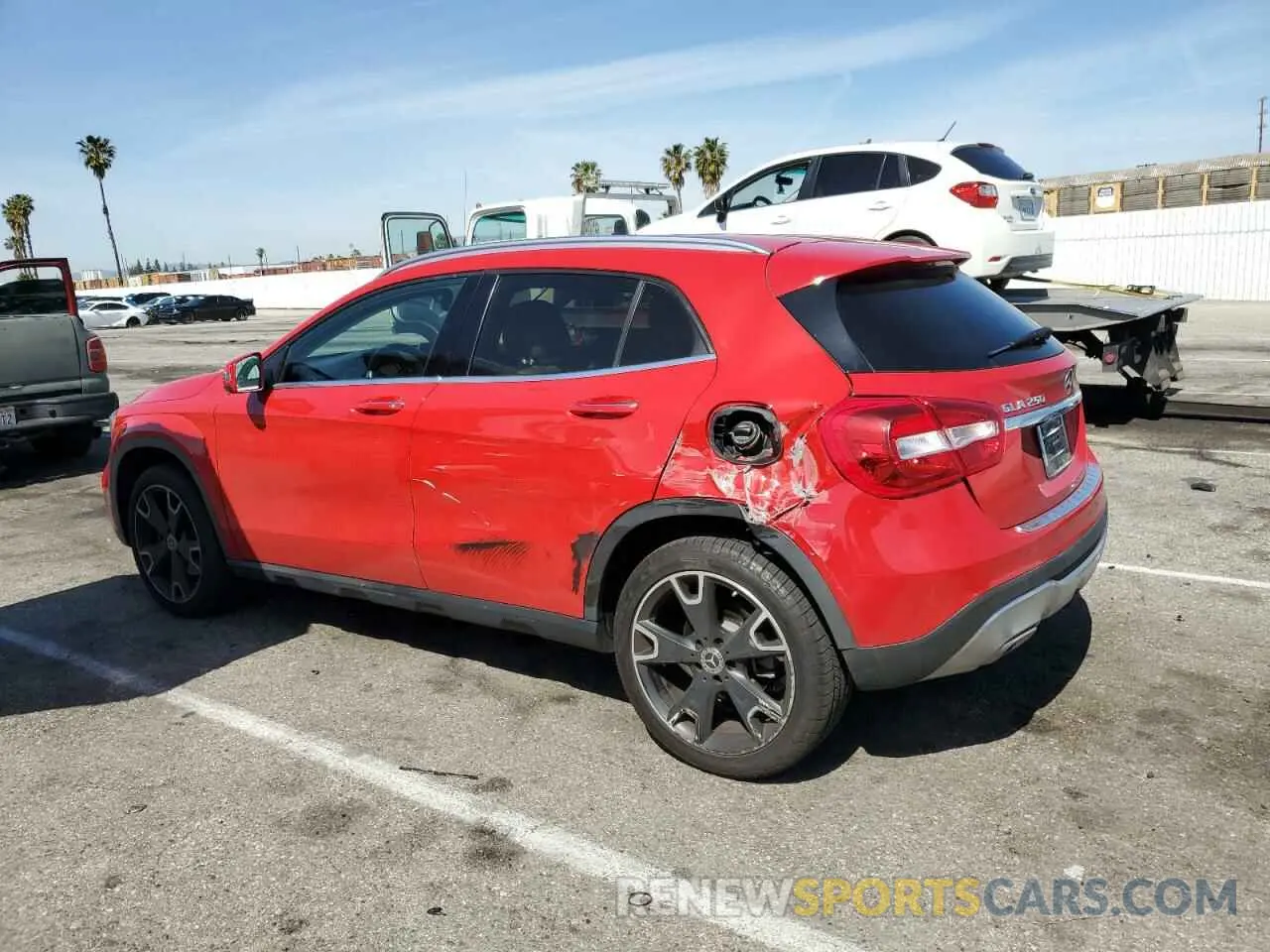 2 fotografías del automóvil dañado WDCTG4EB5KU007882 MERCEDES-BENZ GLA-CLASS 2019