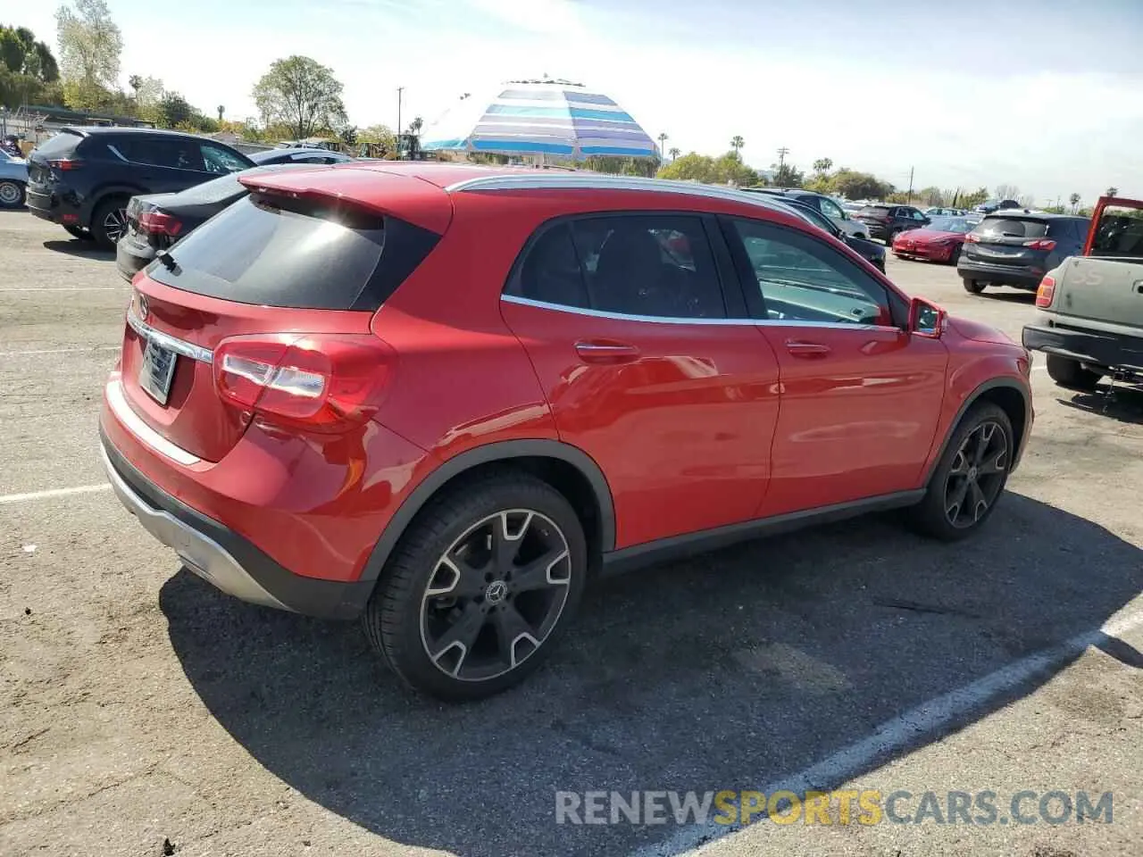 3 fotografías del automóvil dañado WDCTG4EB5KU007882 MERCEDES-BENZ GLA-CLASS 2019