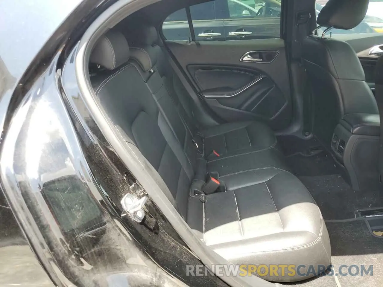 11 fotografías del automóvil dañado WDCTG4EB6KJ574278 MERCEDES-BENZ GLA-CLASS 2019
