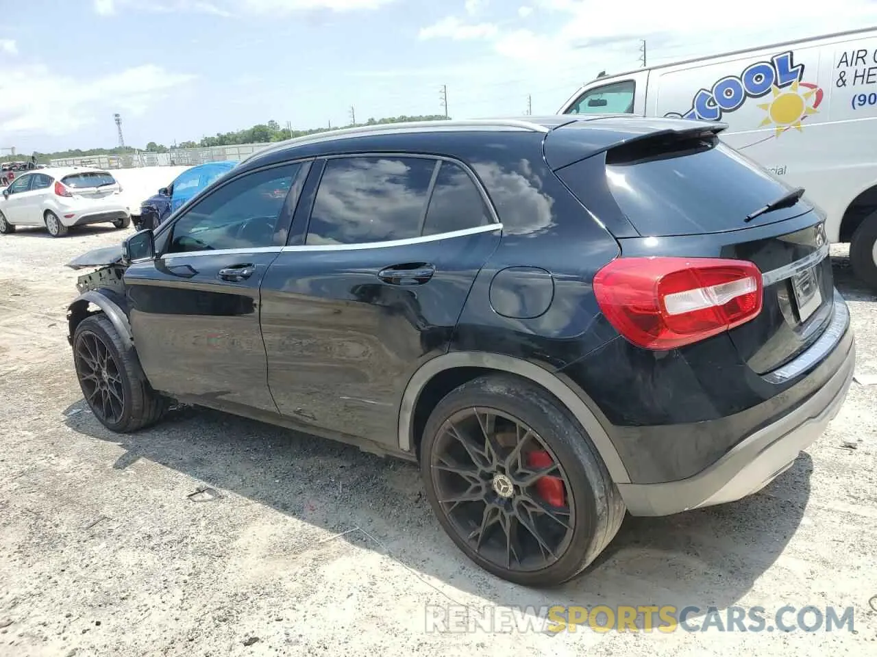 2 fotografías del automóvil dañado WDCTG4EB6KJ574278 MERCEDES-BENZ GLA-CLASS 2019