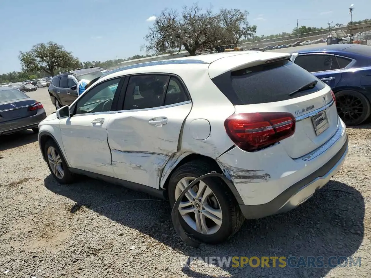 2 fotografías del automóvil dañado WDCTG4EB7KU003915 MERCEDES-BENZ GLA-CLASS 2019