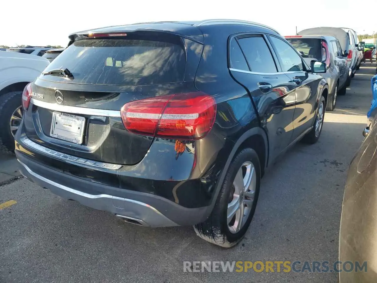 4 fotografías del automóvil dañado WDCTG4EB7KU010878 MERCEDES-BENZ GLA-CLASS 2019