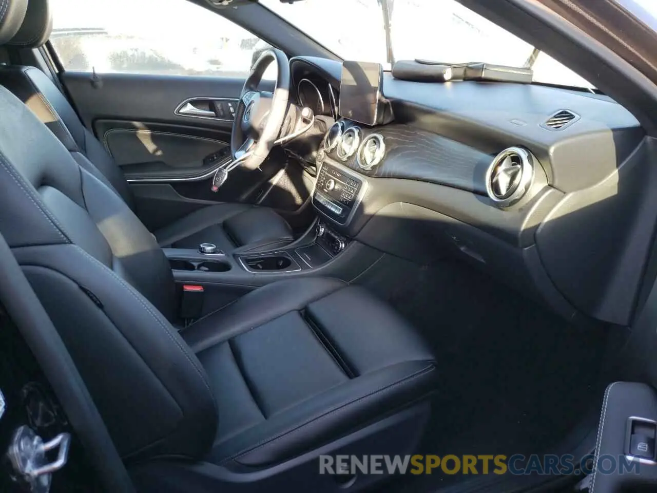 5 fotografías del automóvil dañado WDCTG4EB7KU010878 MERCEDES-BENZ GLA-CLASS 2019