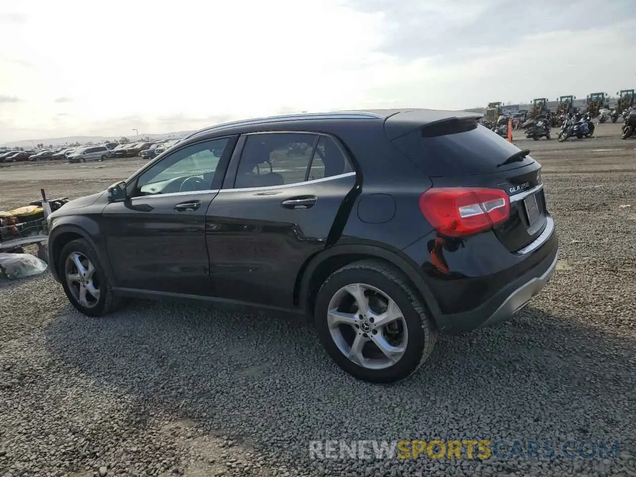 2 fotografías del automóvil dañado WDCTG4EB7KU014056 MERCEDES-BENZ GLA-CLASS 2019