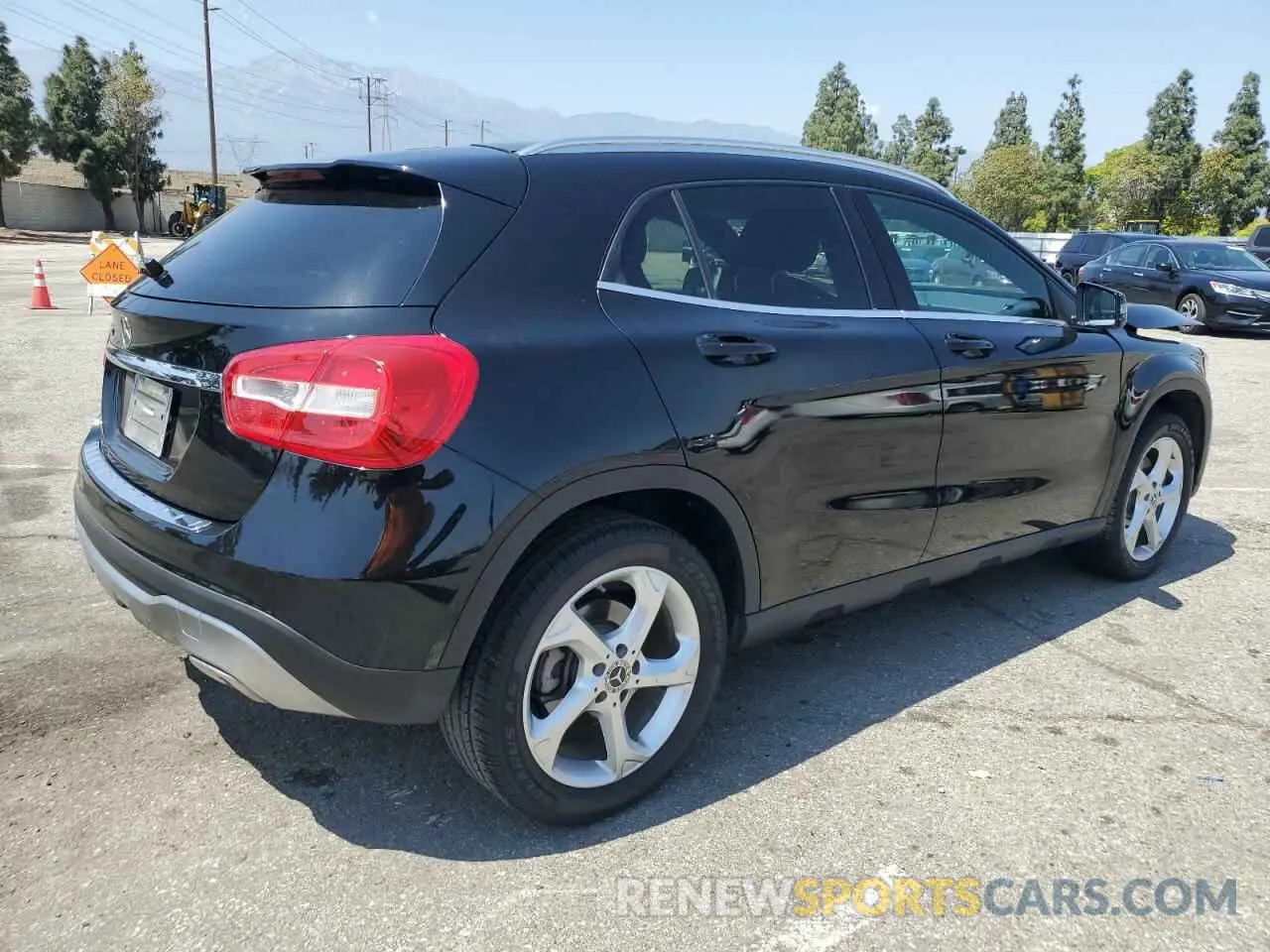 3 fotografías del automóvil dañado WDCTG4EB9KJ551075 MERCEDES-BENZ GLA-CLASS 2019