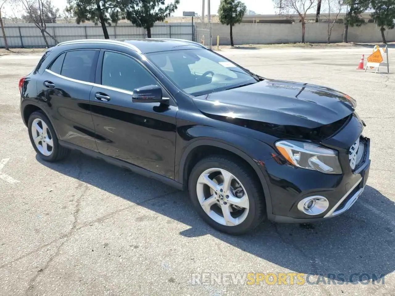4 fotografías del automóvil dañado WDCTG4EB9KJ551075 MERCEDES-BENZ GLA-CLASS 2019
