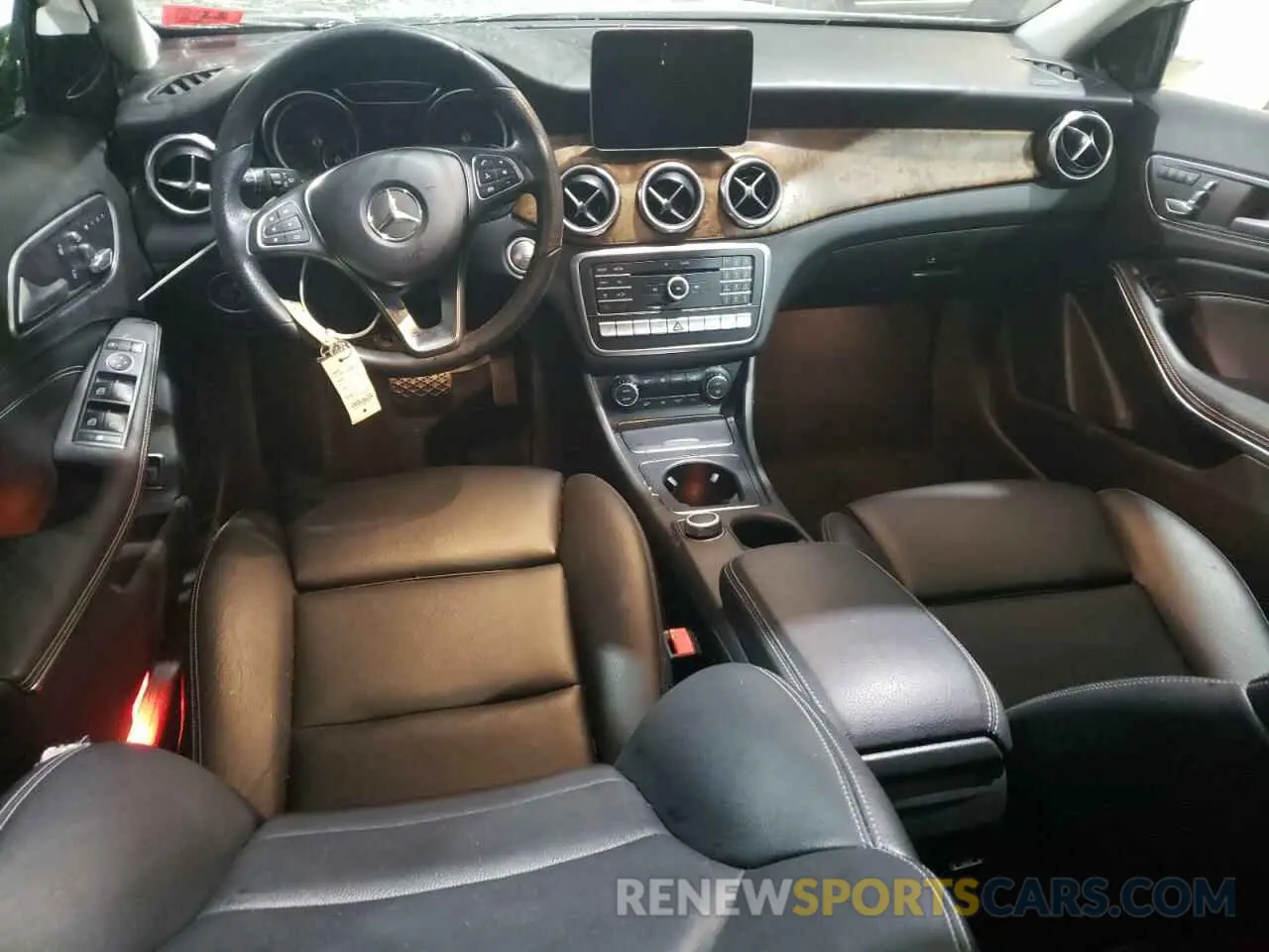 8 fotografías del automóvil dañado WDCTG4GB0KJ587458 MERCEDES-BENZ GLA-CLASS 2019