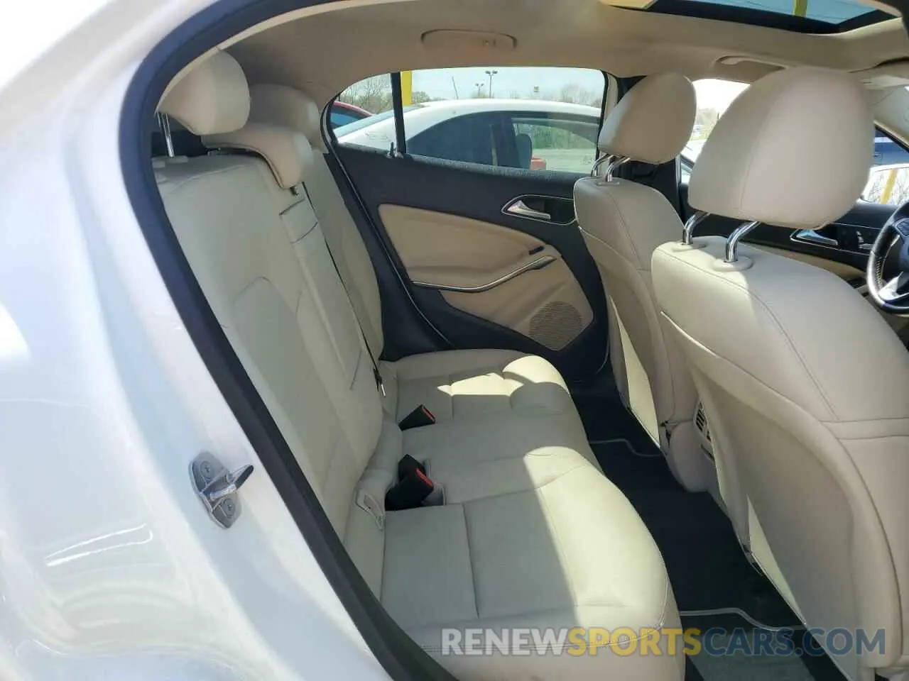 11 fotografías del automóvil dañado WDCTG4GB1KJ574704 MERCEDES-BENZ GLA-CLASS 2019