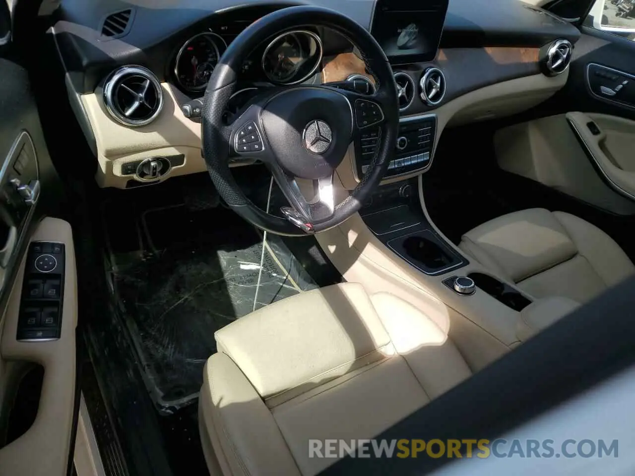 8 fotografías del automóvil dañado WDCTG4GB1KJ574704 MERCEDES-BENZ GLA-CLASS 2019