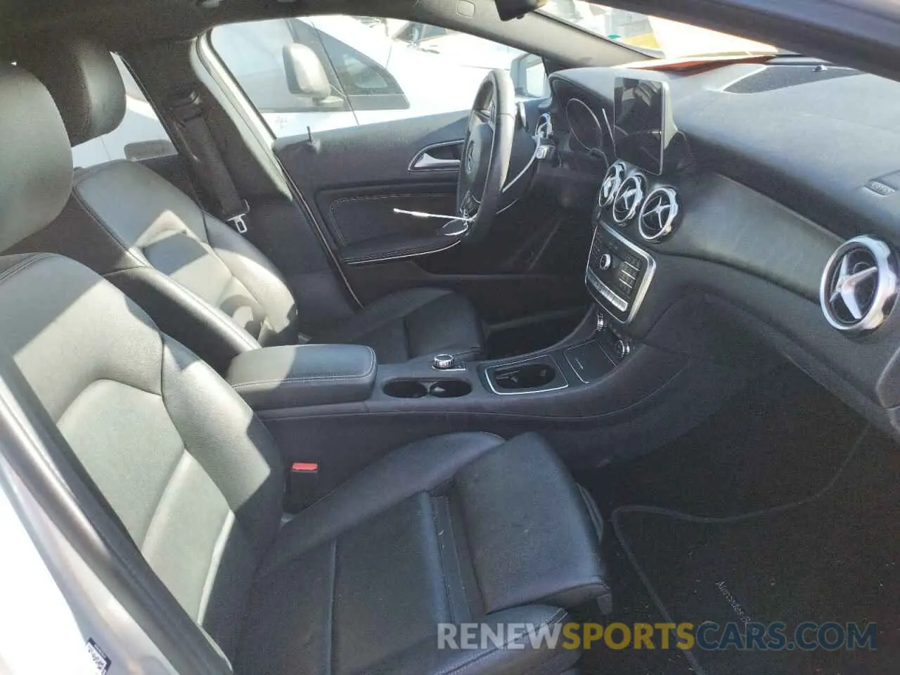 5 fotografías del automóvil dañado WDCTG4GB1KJ612593 MERCEDES-BENZ GLA-CLASS 2019