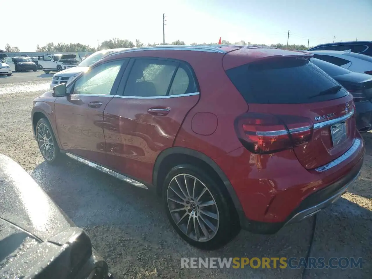 2 fotografías del automóvil dañado WDCTG4GB2KJ546135 MERCEDES-BENZ GLA-CLASS 2019