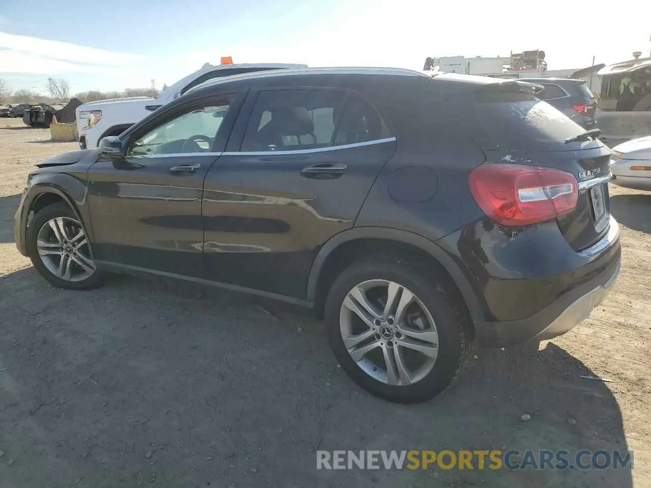 2 fotografías del automóvil dañado WDCTG4GB4KU007241 MERCEDES-BENZ GLA-CLASS 2019