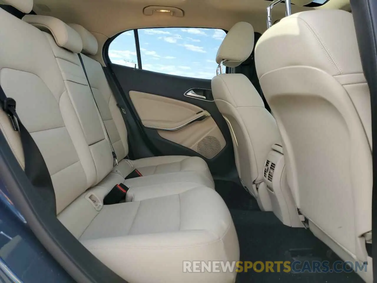 11 fotografías del automóvil dañado WDCTG4GB5KJ617733 MERCEDES-BENZ GLA-CLASS 2019