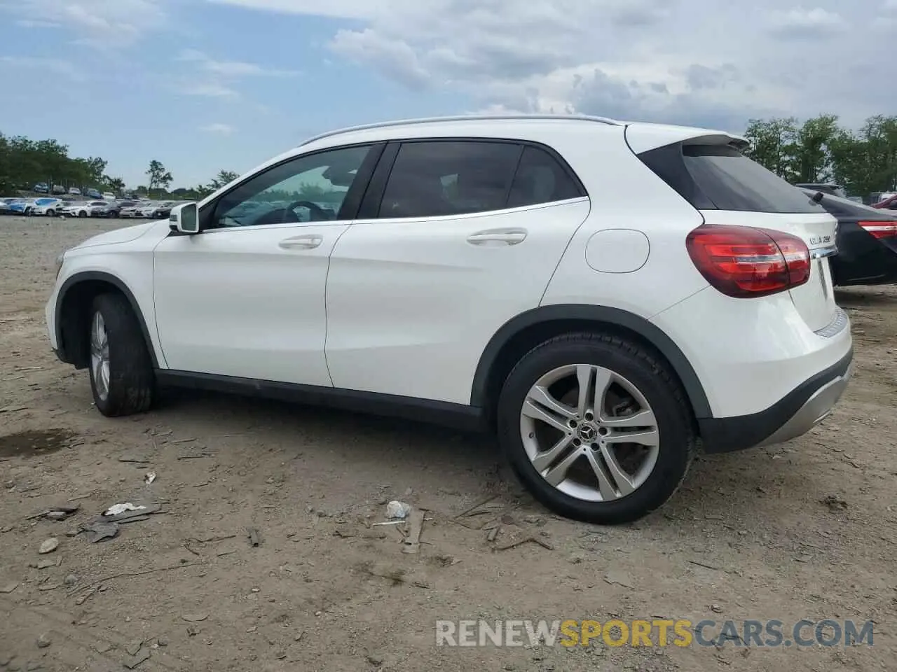 2 fotografías del automóvil dañado WDCTG4GB5KU011878 MERCEDES-BENZ GLA-CLASS 2019