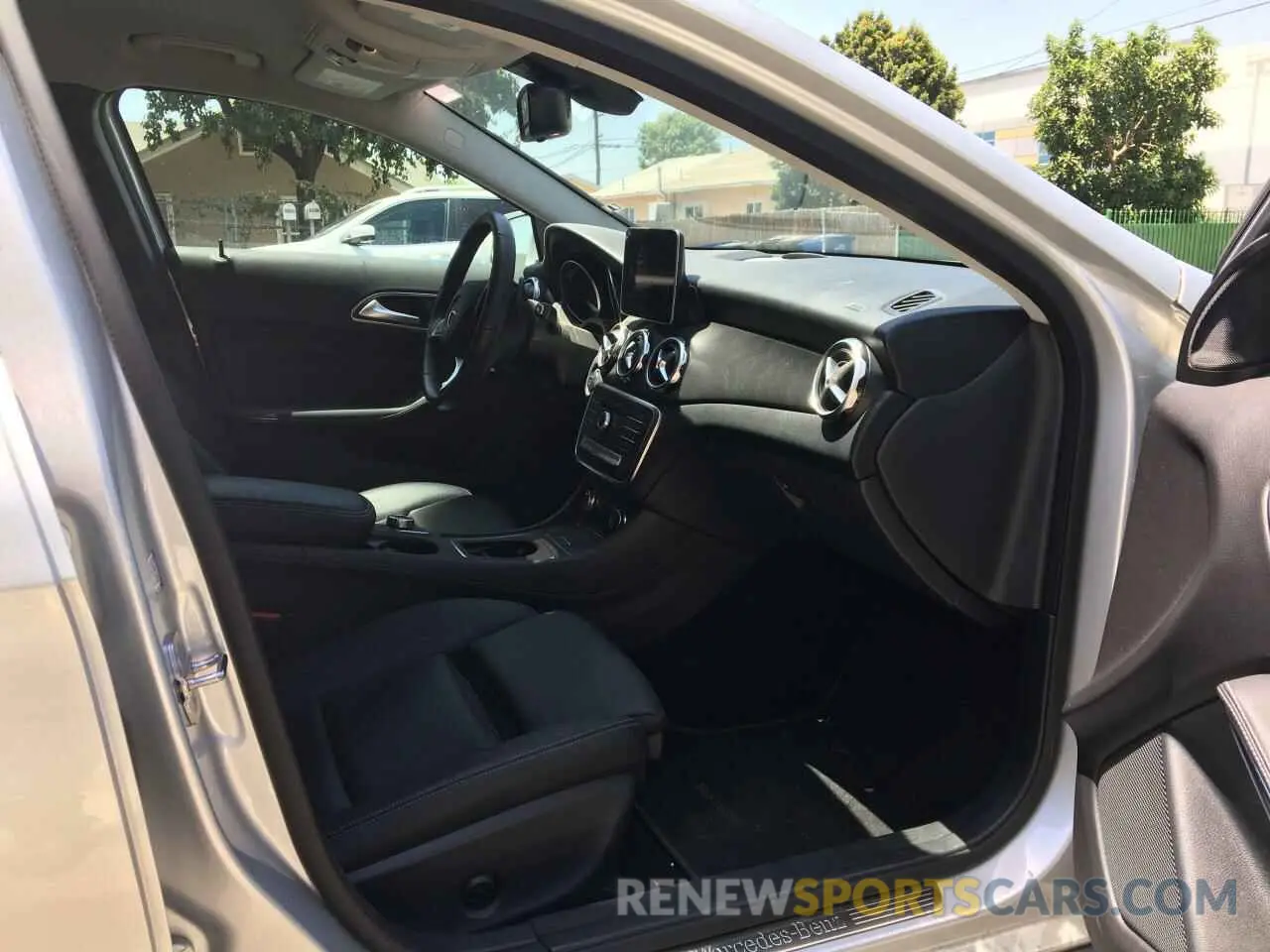 5 fotografías del automóvil dañado WDCTG4GB5KU020029 MERCEDES-BENZ GLA-CLASS 2019