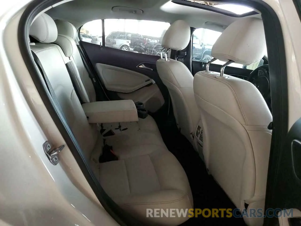 10 fotografías del automóvil dañado WDCTG4GB6KJ543707 MERCEDES-BENZ GLA-CLASS 2019