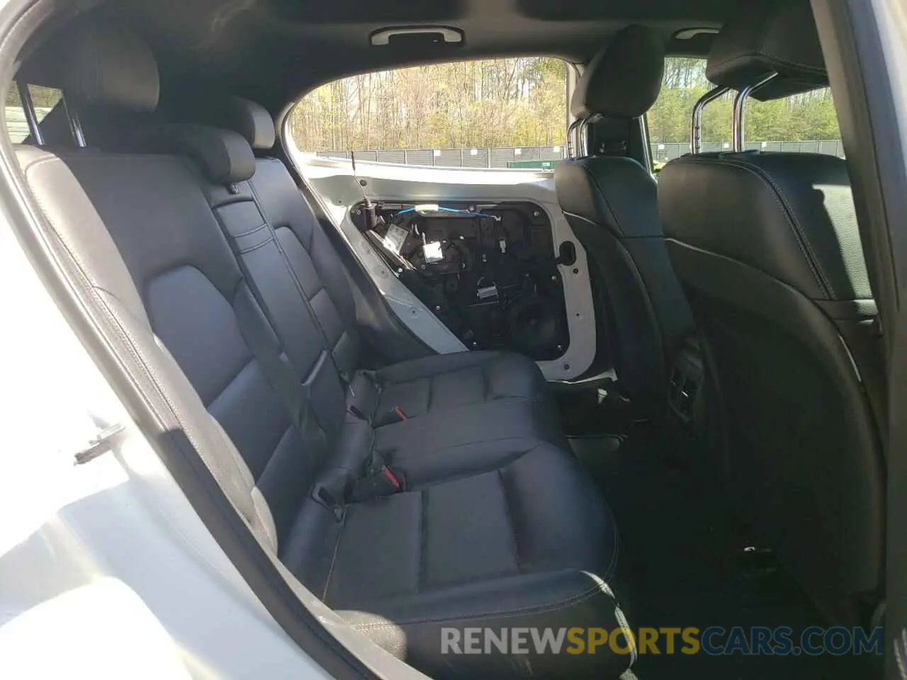 10 fotografías del automóvil dañado WDCTG4GBXKU013545 MERCEDES-BENZ GLA-CLASS 2019