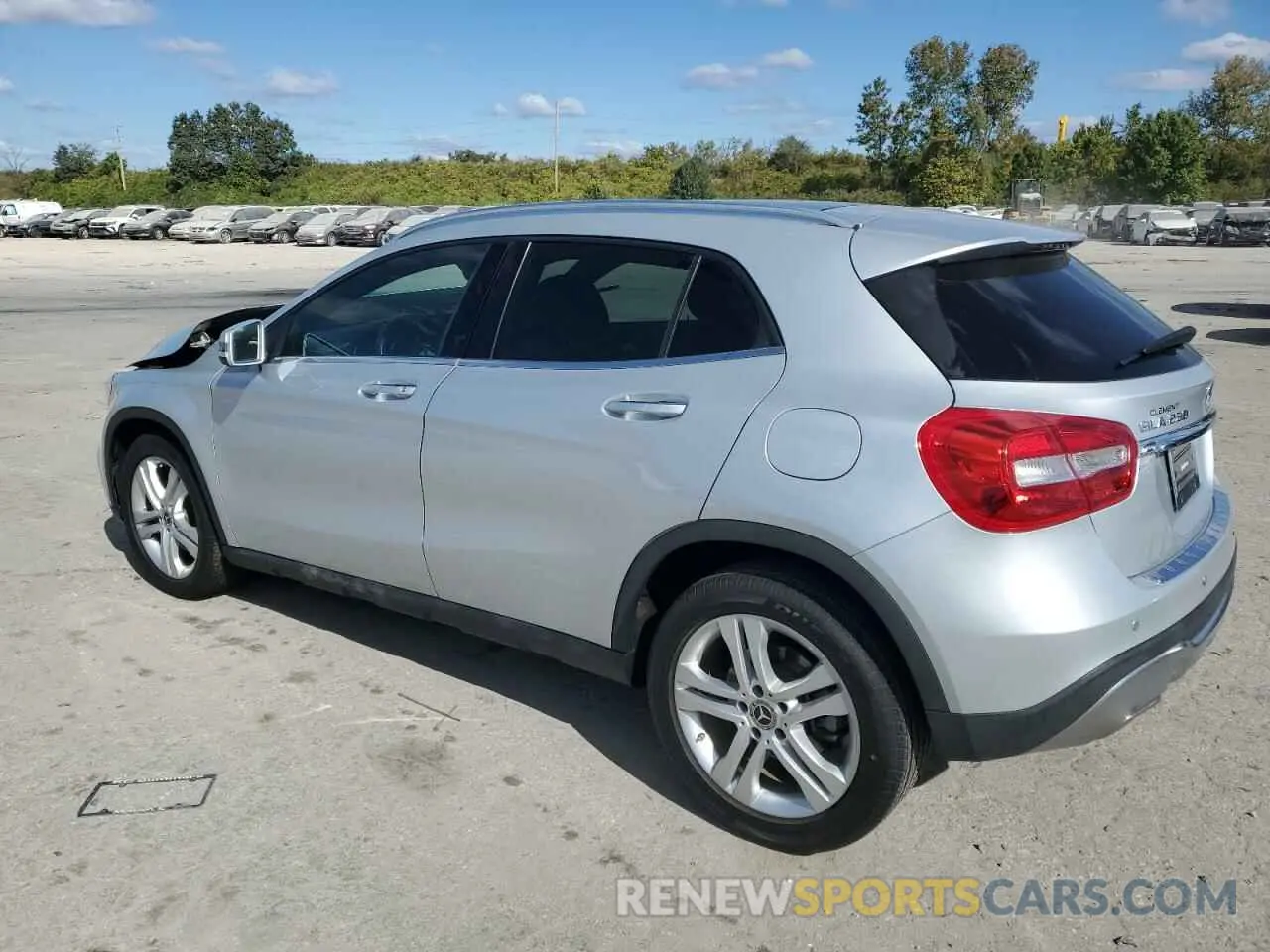 2 fotografías del automóvil dañado W1NTG4GB1LU029018 MERCEDES-BENZ GLA-CLASS 2020
