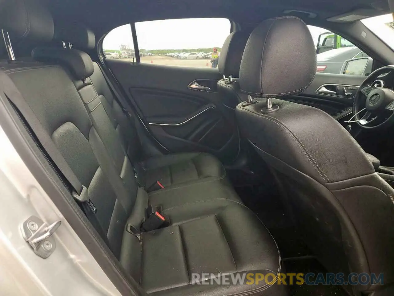 11 fotografías del automóvil dañado WDCTG4EB3LJ658737 MERCEDES-BENZ GLA-CLASS 2020