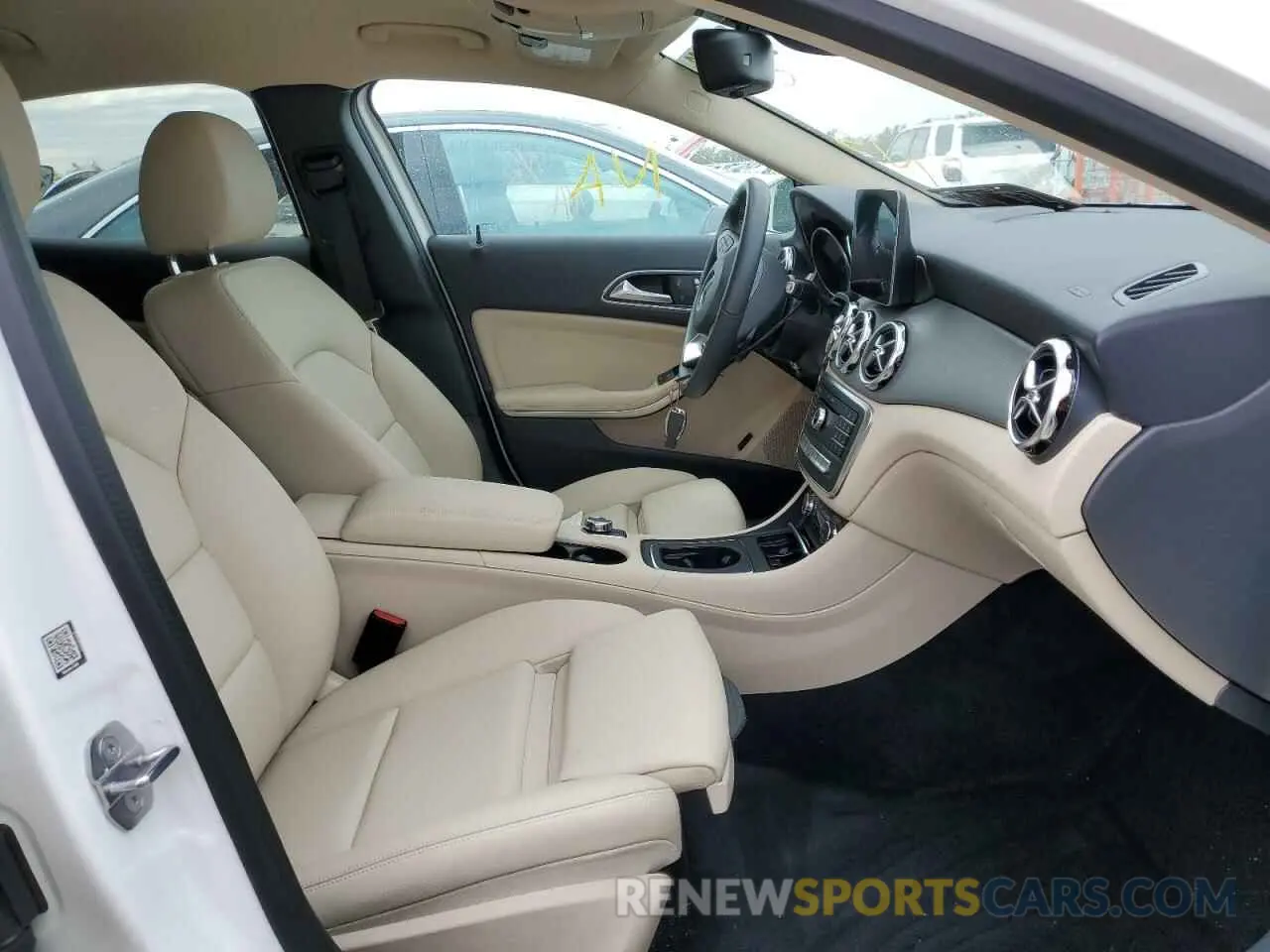 5 fotografías del automóvil dañado WDCTG4EB5LJ660618 MERCEDES-BENZ GLA-CLASS 2020