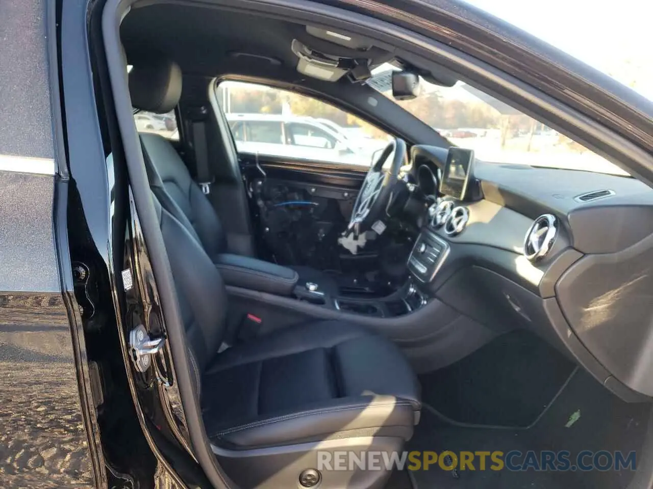 5 fotografías del automóvil dañado WDCTG4EB7LU023678 MERCEDES-BENZ GLA-CLASS 2020