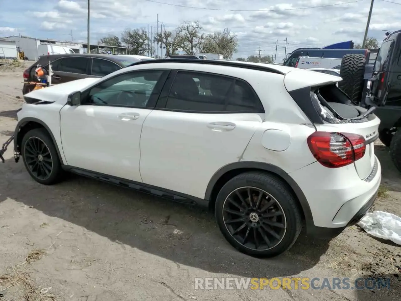 2 fotografías del automóvil dañado WDCTG4EB9LU023603 MERCEDES-BENZ GLA-CLASS 2020