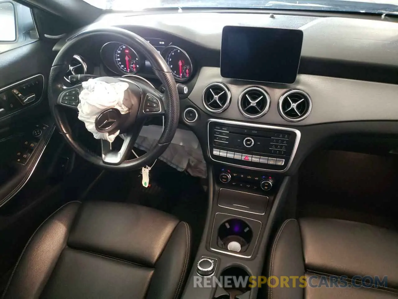 8 fotografías del automóvil dañado WDCTG4GB0LJ672849 MERCEDES-BENZ GLA-CLASS 2020
