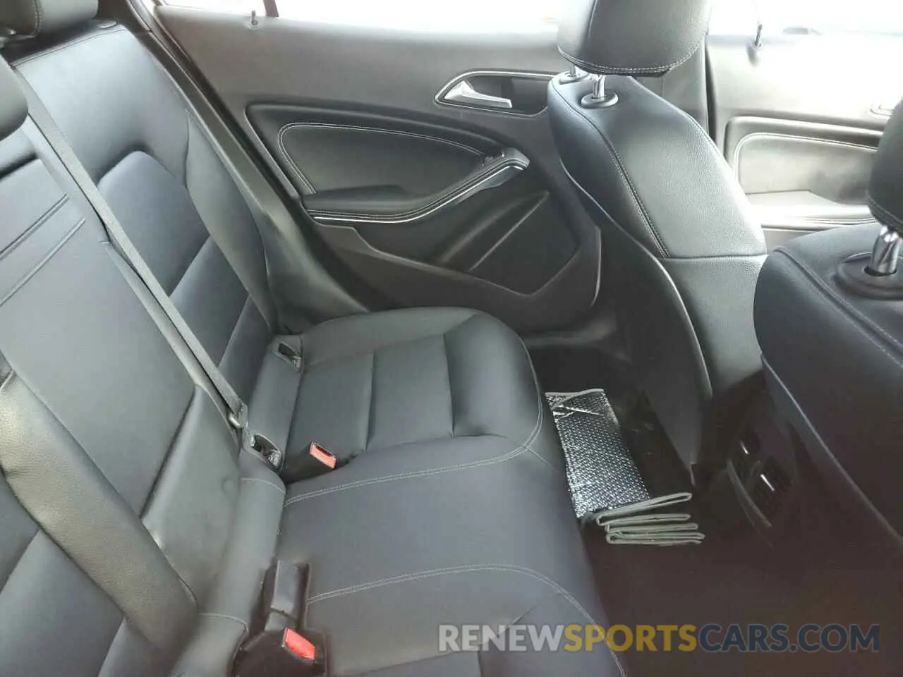 10 fotografías del automóvil dañado WDCTG4GB3LU026204 MERCEDES-BENZ GLA-CLASS 2020