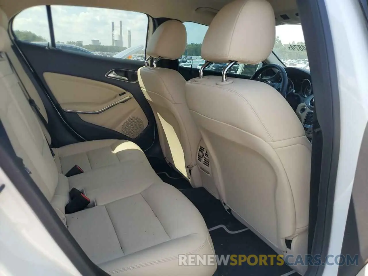 11 fotografías del automóvil dañado WDCTG4GB4LU025224 MERCEDES-BENZ GLA-CLASS 2020