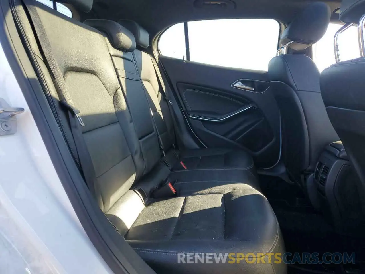 11 fotografías del automóvil dañado WDCTG4GB7LU027680 MERCEDES-BENZ GLA-CLASS 2020