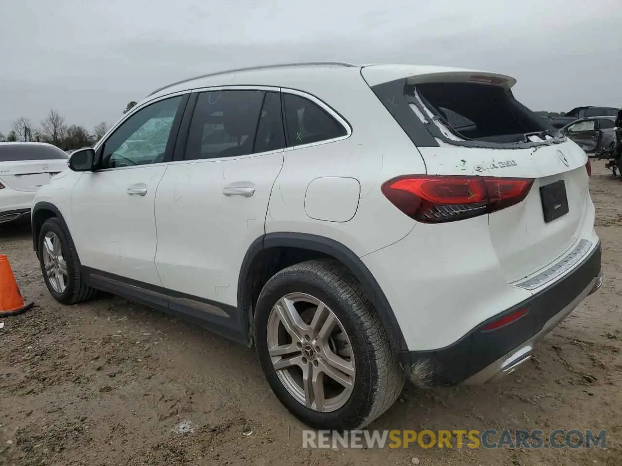 2 fotografías del automóvil dañado W1N4N4GB4MJ157735 MERCEDES-BENZ GLA-CLASS 2021