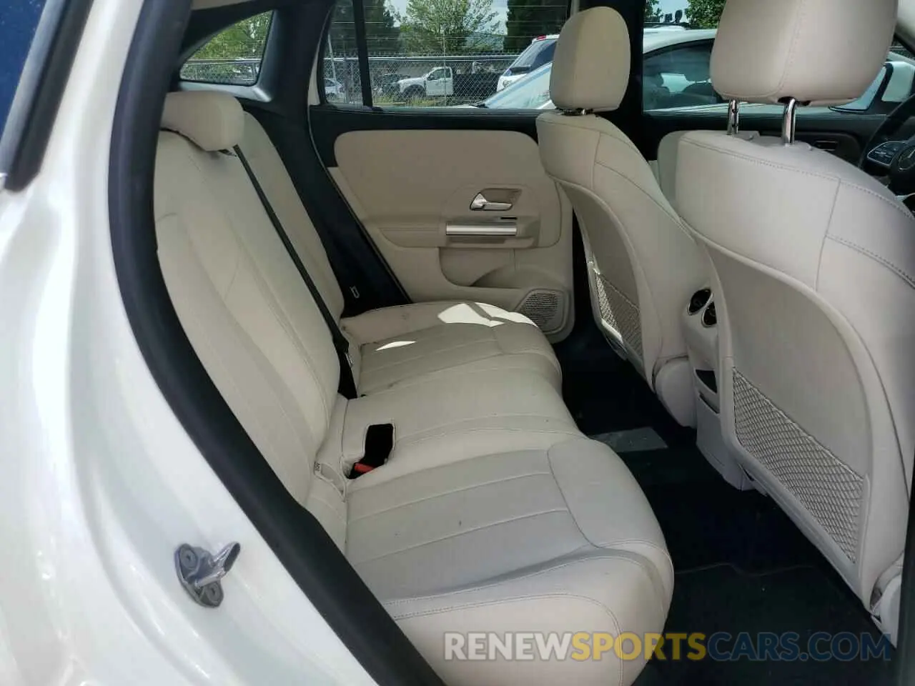 11 fotografías del automóvil dañado W1N4N4HB4PJ460324 MERCEDES-BENZ GLA-CLASS 2023