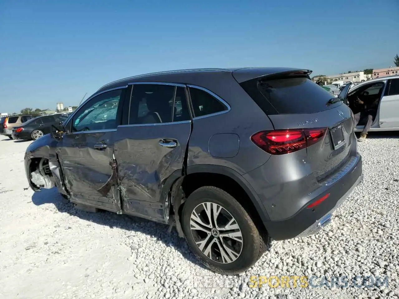 2 fotografías del automóvil dañado W1N4N4GB5SJ678699 MERCEDES-BENZ GLA-CLASS 2025