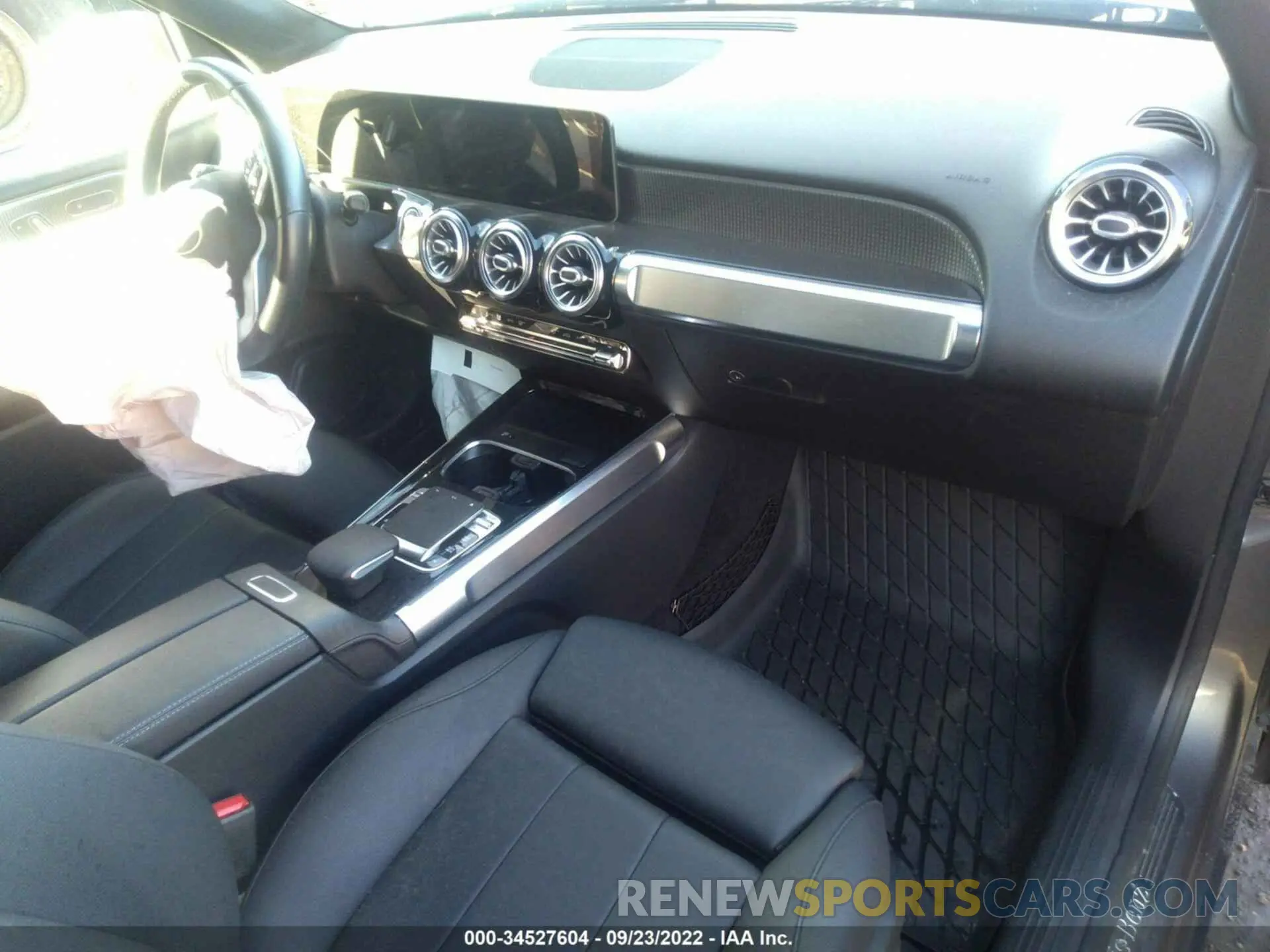 5 fotografías del automóvil dañado WDC4M4HB4LW008973 MERCEDES-BENZ GLB 2020