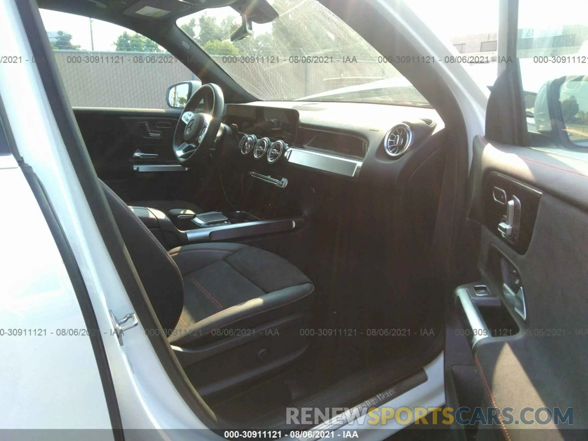 5 fotografías del automóvil dañado W1N4M4HB6MW135725 MERCEDES-BENZ GLB 2021