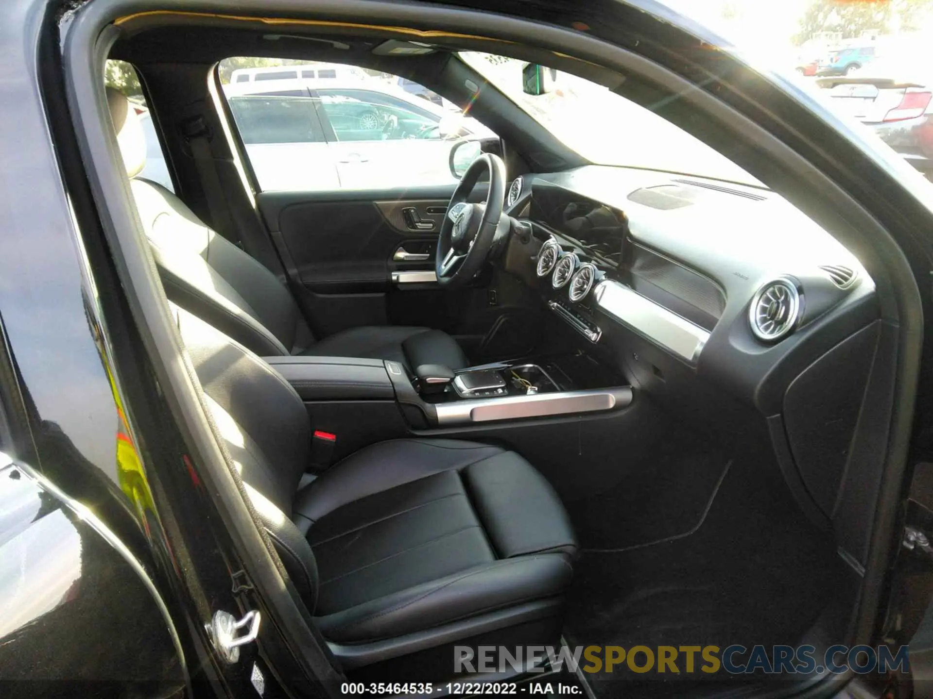 5 fotografías del automóvil dañado W1N4M4GB8NW232198 MERCEDES-BENZ GLB 2022